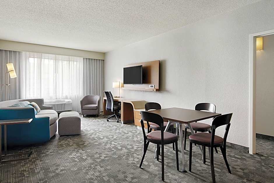 Courtyard by Marriott Milwaukee Downtown