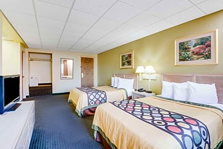 3 Double Beds One-Bedroom Suite Non-Smoking