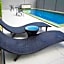 RQ Bangkok Sukhumvit 107 by Collection O