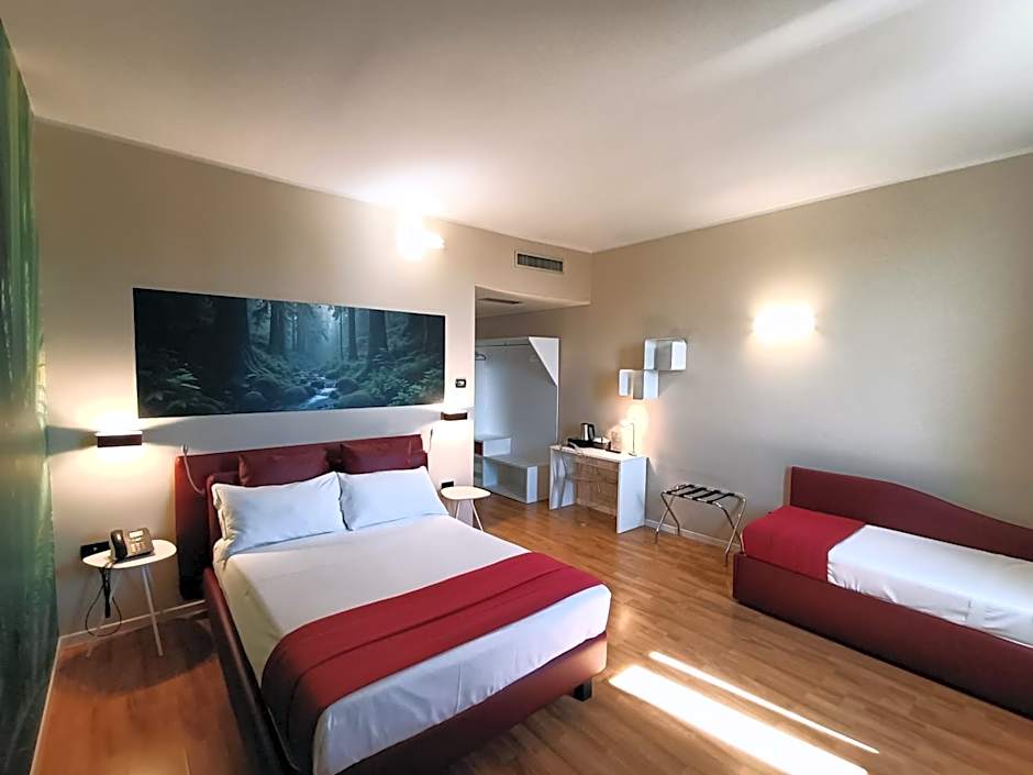 BREAK HOTEL & MOTEL