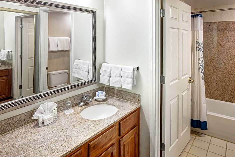 Residence Inn by Marriott Kansas City Country Club Plaza