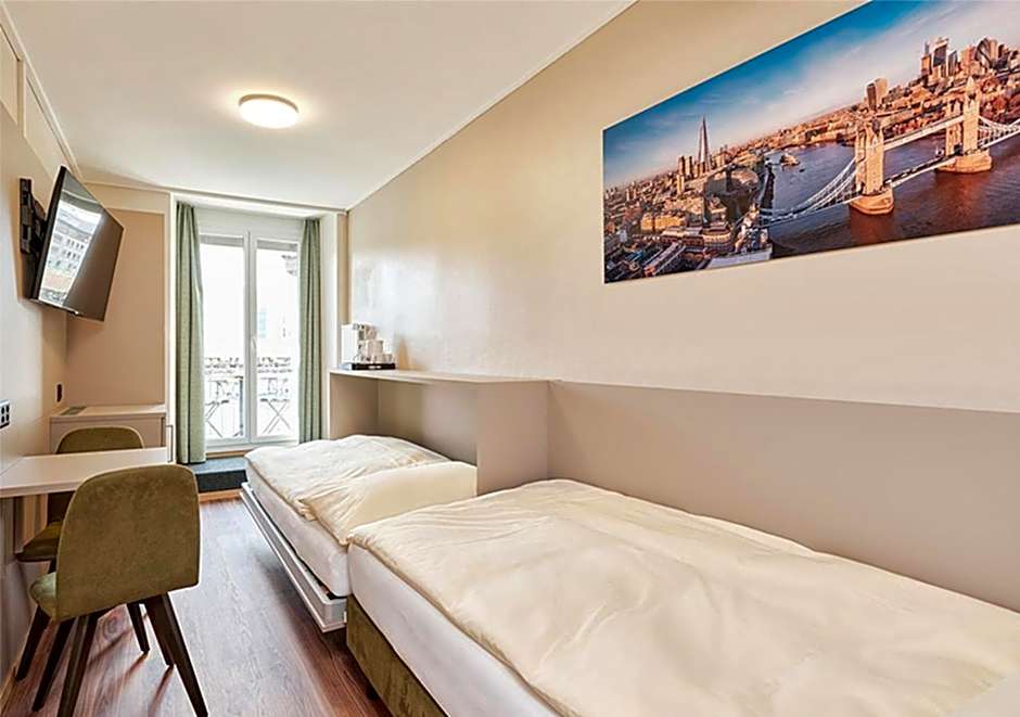 Hotel Pickwick and Pub "the room with a view"