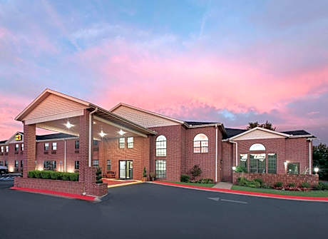 Super 8 by Wyndham Lowell/Bentonville/Rogers Area