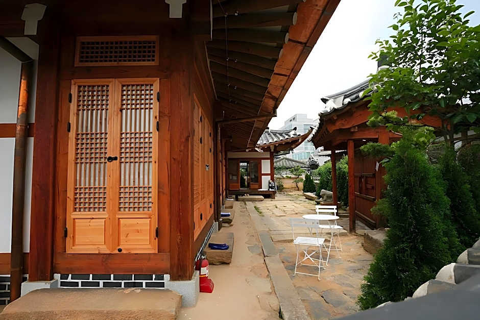 Gaeunchae Hanok Guesthouse Jeonju 2