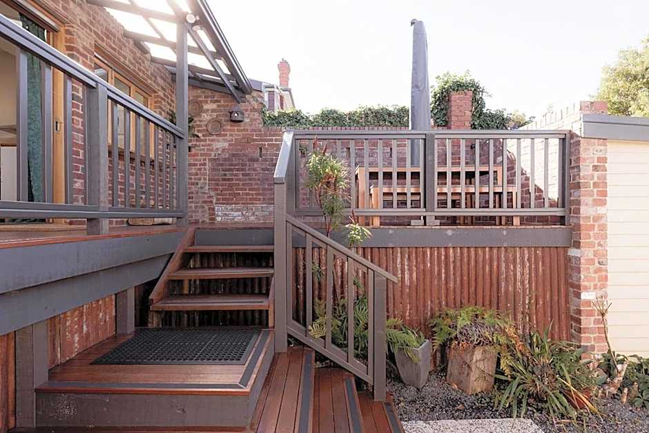 Serenity and style in Sandy Bay