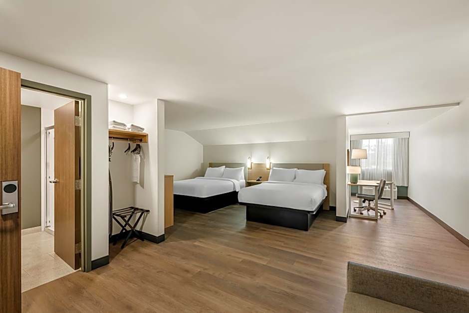 Spark by Hilton Freeport