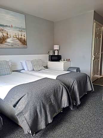 Standard-Street View-Ensuite with Shower-Twin room