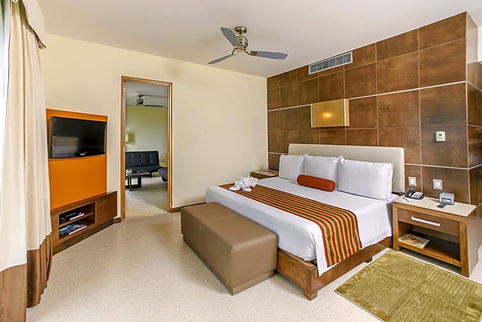 Krystal Urban Cancun-Malecon