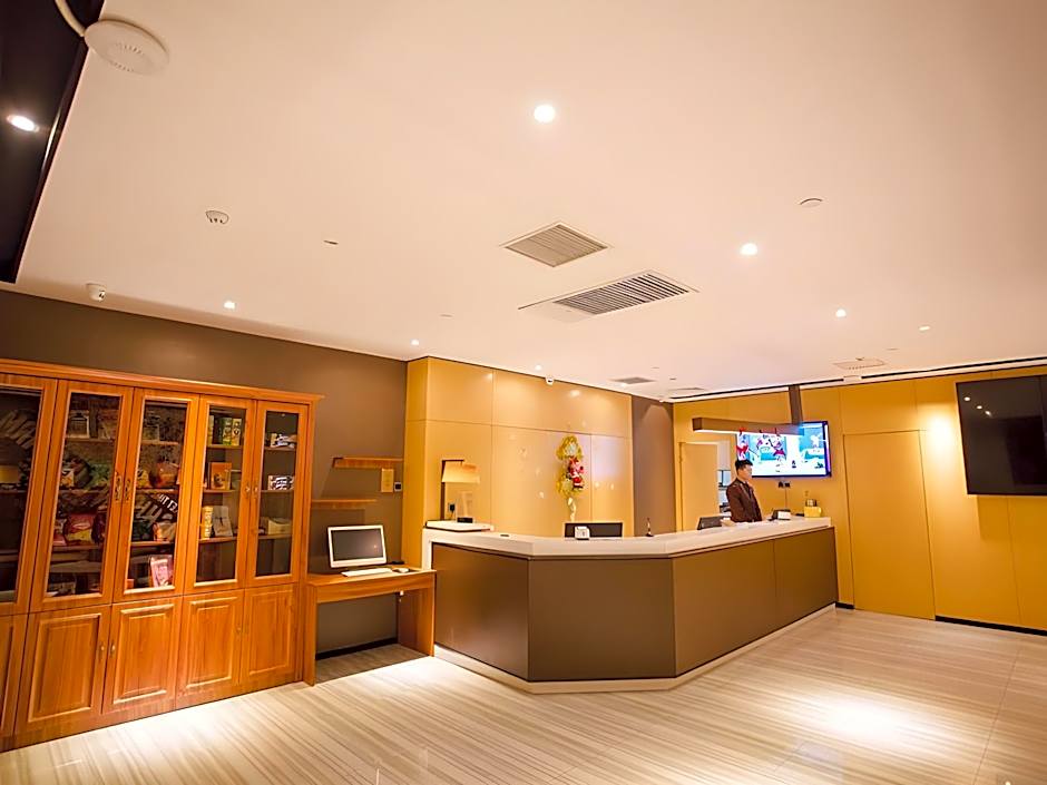IU Hotel Baoding Yuhua East Road Passenger Center