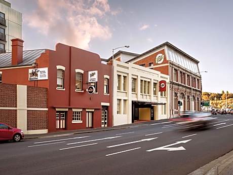 The Old Woolstore Apartment Hotel