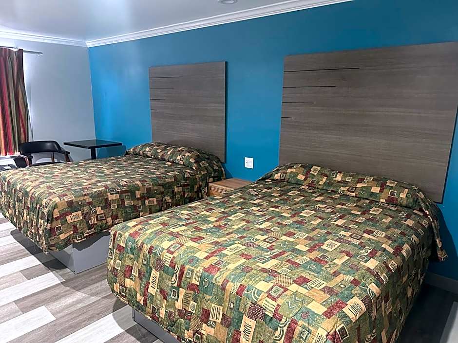 Palm Inn Hotel near Tyler Mall Riverside