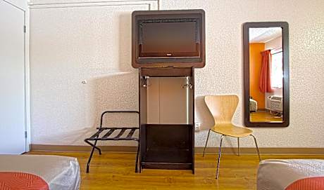 2 Full Beds | ADA/Tub/Micfridge