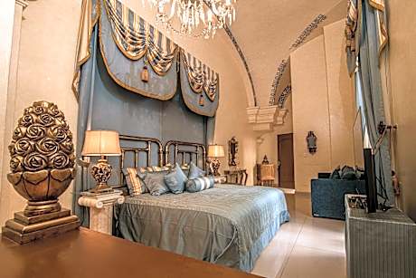 Deluxe King Suite
