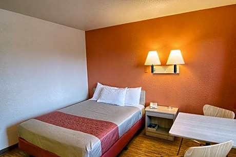 1 Queen Bed | Premium, Micfridge