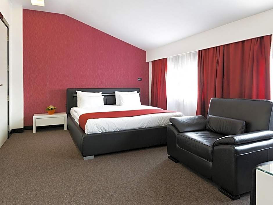 Nova City Garni Hotel Signature Collection