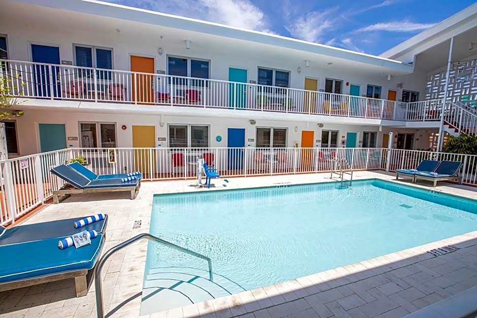 Waterside Hotel and Suites
