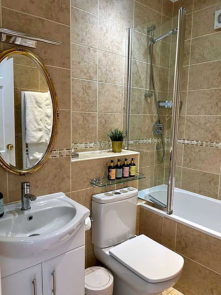 Burleigh Court Hotel