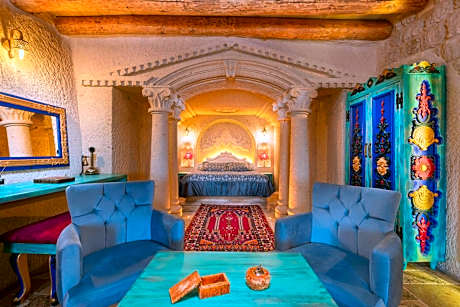 Deluxe Cave Suite