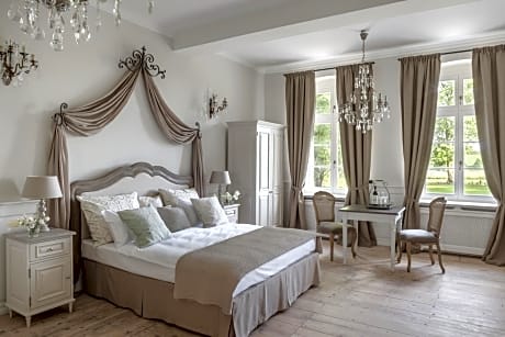 Deluxe King Suite