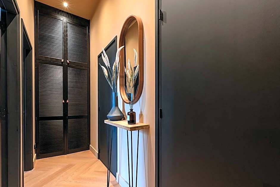 Breda Apartment w Kitchen & Private Bathroom 2p
