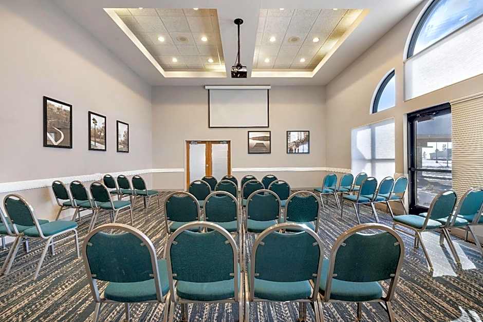 AmericInn by Wyndham Valley City - Conference Center