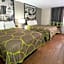 Super 8 by Wyndham Eureka/Six Flags Nearby