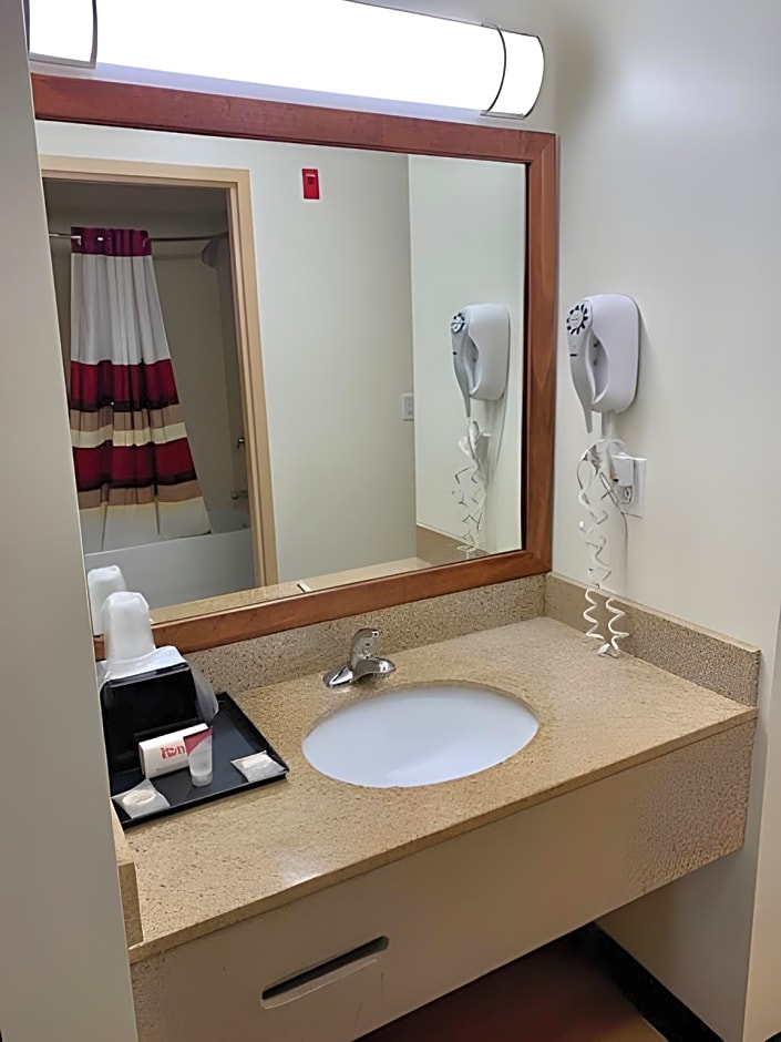 Saffron Inn & Suites 