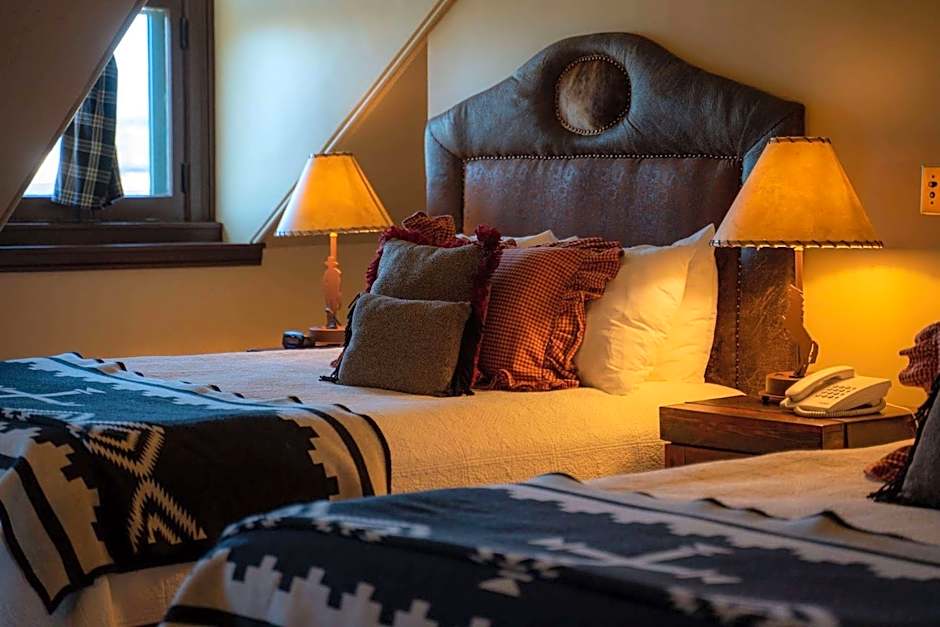 Sheridan Inn, B/W Signature Collection