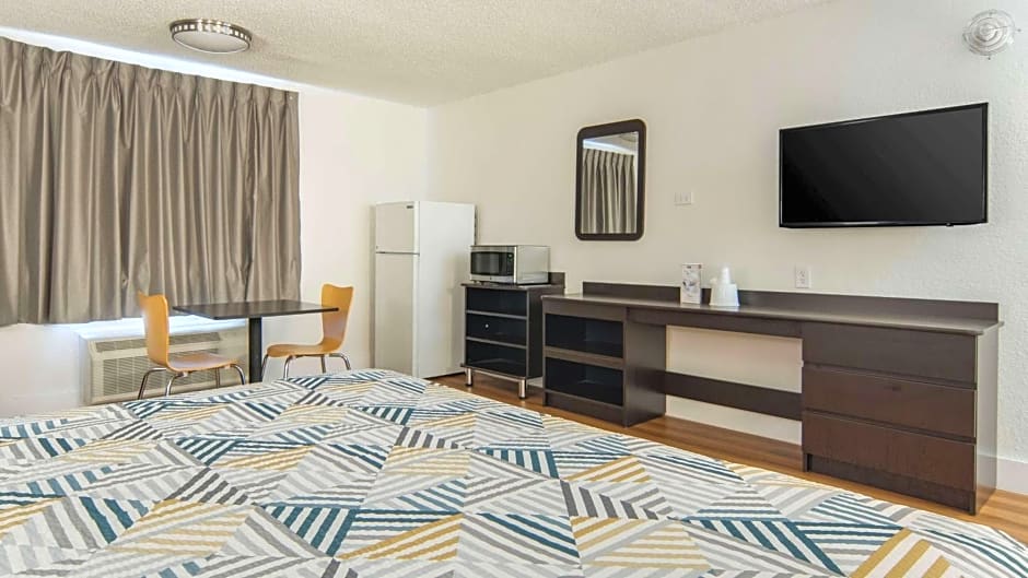 Motel 6 Addison, TX - Dallas