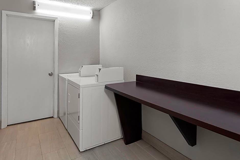 La Quinta Inn & Suites by Wyndham Champaign