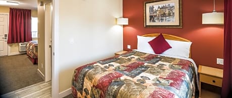 Queen Room with Pool View