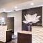 La Quinta Inn & Suites by Wyndham Ontario Airport