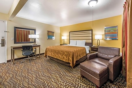King Room with Balcony - Non-Smoking