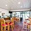 Super 8 by Wyndham Waldorf