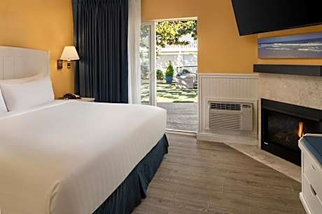 Monterey Bay Lodge