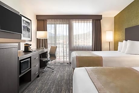 2 Queen Beds Pet-Friendly Non-Smoking