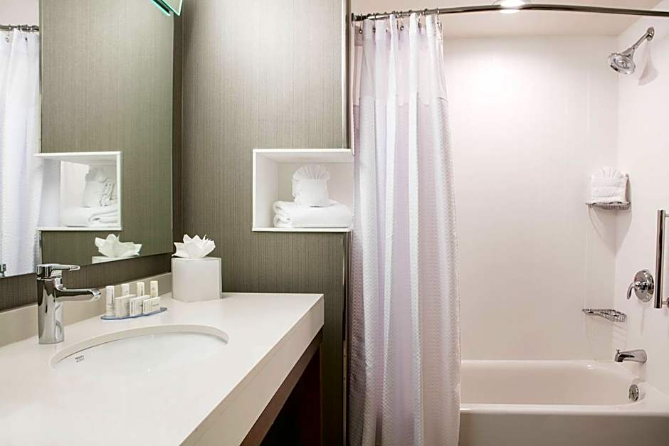 Courtyard by Marriott Omaha Bellevue at Beardmore Event Center