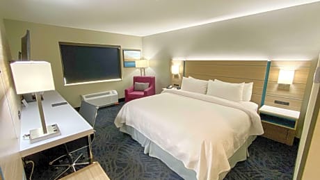 1 King Bed  Non-Smoking Pet Friendly Room Microwave And Refrigerator Wi-Fi Full Breakfast