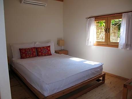 Tiney Garden Suite with Partial Sea View