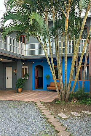 Fica, Vai ter Bolo Hostel