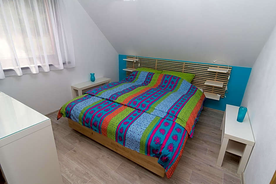 Chata Valca PATJA-v mesiacoch apríl až november pri prenajatí aj jedného apartmánu uzavrieme ostatné apartmány, aby ste si užili súkromie