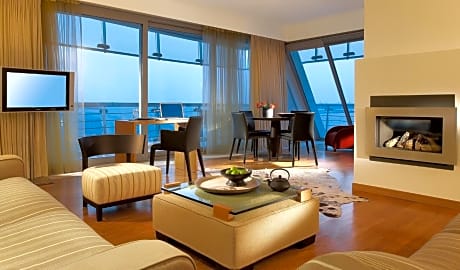 Luxury Suite with Front Sea View