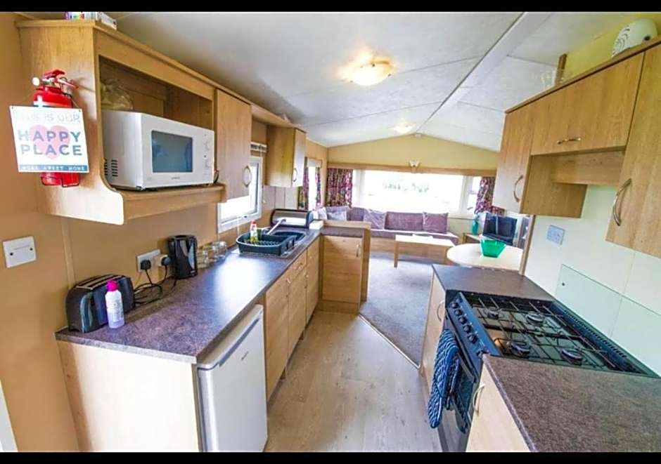 SBL70 - Camber Sands Holiday Park - Sleeps 8 - Close swimming pools and facilities - Private Parking