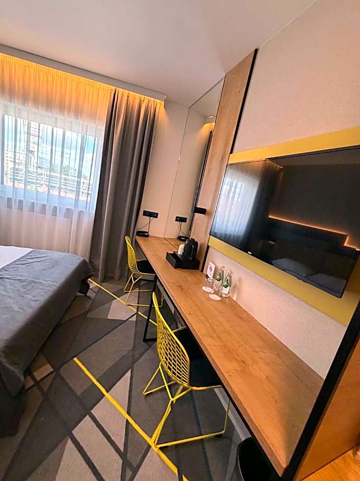 Air Hotel