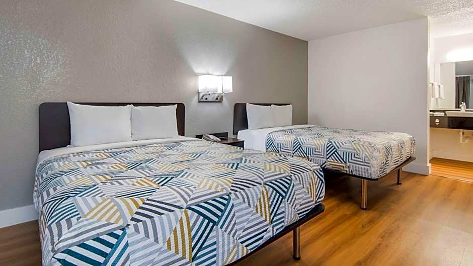 Motel 6-Addison, TX - Dallas
