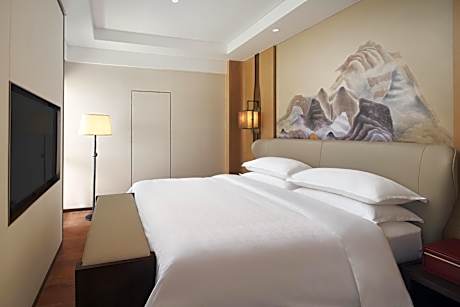 Deluxe Suite, Club level, Suite, 1 King, River view