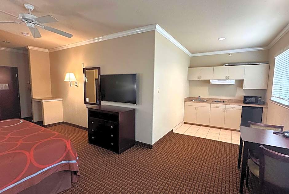 Photo 1 of 2 of Efficiency 1 King Bed