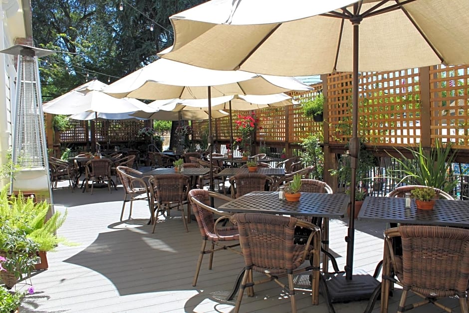 Geyserville Inn