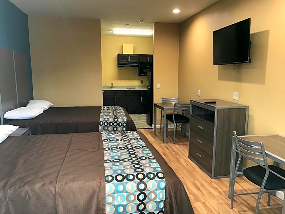 Deluxe Inn & Suites - Baytown