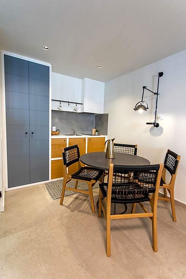 Anemolia Parga Suites